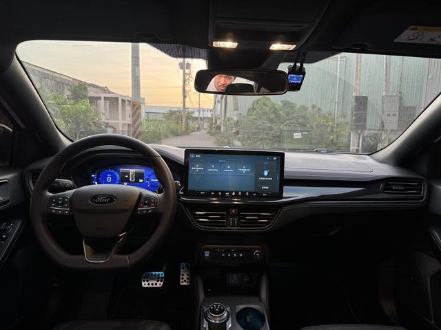 FORD福特 FOCUS WAGON  第8張相片