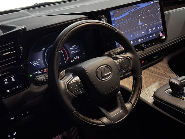 LEXUS凌志 LM350H  第4張相片