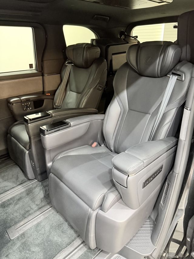 LEXUS凌志 LM350H  第5張相片