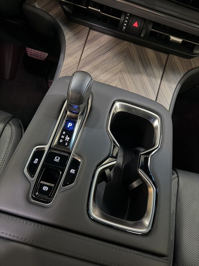 LEXUS凌志 LM350H  第11張相片