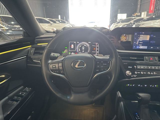 LEXUS凌志 ES300H  第11張相片