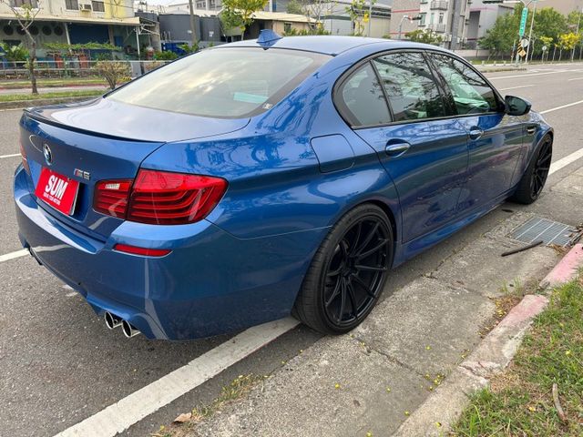 M5/小改款/2階/原鈑件/LED主動轉向頭燈/盲點/抬顯/車道偏移/HK音響/電尾門/KEYLESS GO/電吸門  第4張相片