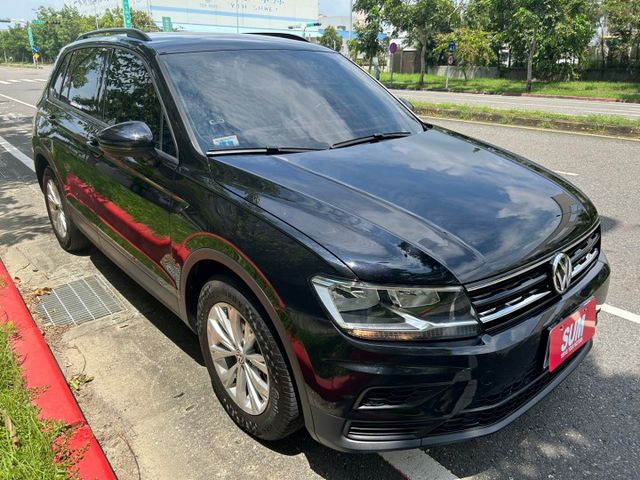 一手車/原廠保養/全車鍍膜/低里程/倒車顯影/感應式頭燈/6 安/循跡防滑  第1張相片