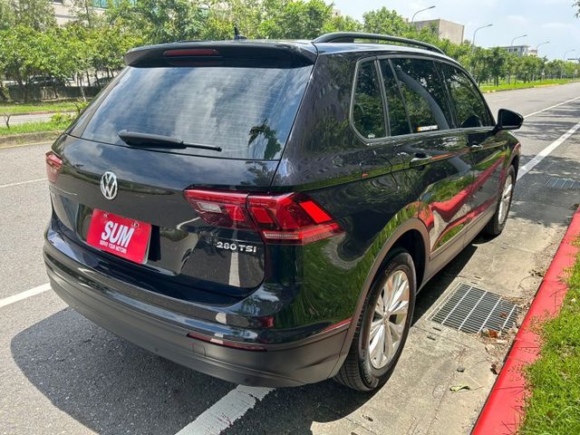 一手車/原廠保養/全車鍍膜/低里程/倒車顯影/感應式頭燈/6 安/循跡防滑  第4張相片