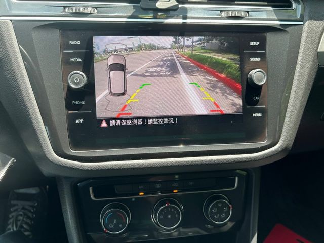 一手車/原廠保養/全車鍍膜/低里程/倒車顯影/感應式頭燈/6 安/循跡防滑  第9張相片