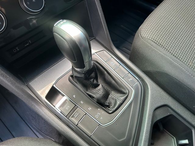 一手車/原廠保養/全車鍍膜/低里程/倒車顯影/感應式頭燈/6 安/循跡防滑  第11張相片