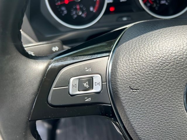 一手車/原廠保養/全車鍍膜/低里程/倒車顯影/感應式頭燈/6 安/循跡防滑  第12張相片