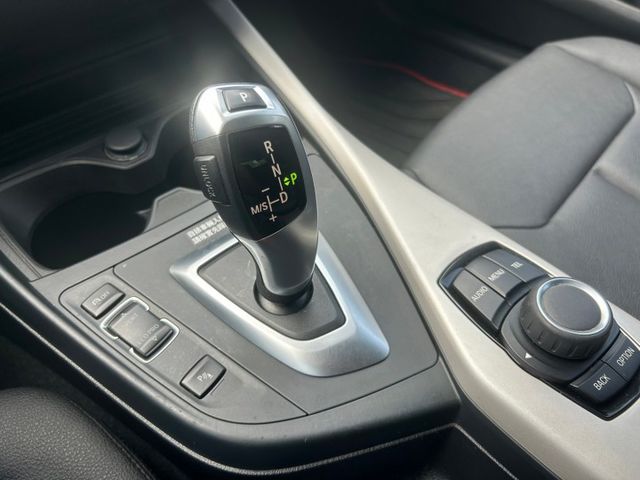 一手車/原鈑件/僅跑6萬/LED感應式頭燈/摸門解鎖/記憶電動椅/分區溫控/車道偏離警示/AEB緊急煞停  第13張相片