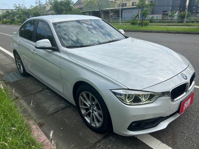 總代理小改款/一手車/LED感應式頭燈/摸門解鎖/雙前記憶電動椅/倒車顯影/換檔撥片/藍芽音樂  第3張相片