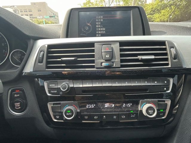 總代理小改款/一手車/LED感應式頭燈/摸門解鎖/雙前記憶電動椅/倒車顯影/換檔撥片/藍芽音樂  第12張相片