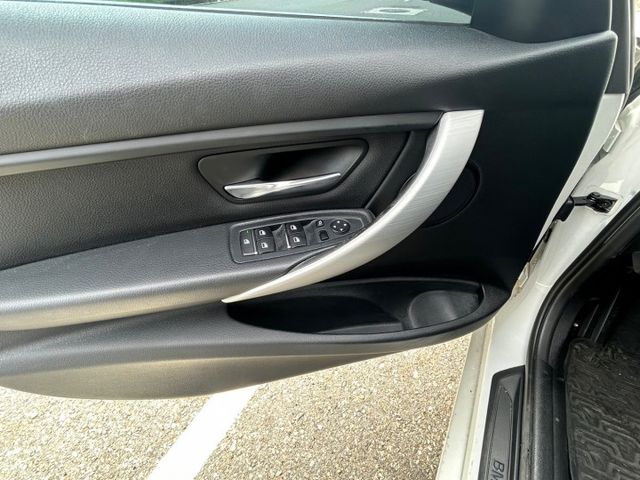 總代理小改款/一手車/LED感應式頭燈/摸門解鎖/雙前記憶電動椅/倒車顯影/換檔撥片/藍芽音樂  第16張相片