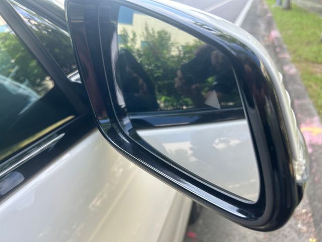 一手車/原鈑件/限量GC M版/虛擬數位儀錶/手機卡片鑰匙/ACC跟車/盲點/CARPLAY/M-SPORT專屬套件  第8張相片