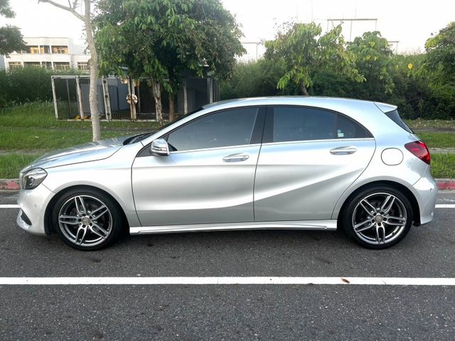 一手車/原鈑件/AMG/小改款/LED頭燈/換檔撥片/自動停車/倒車顯影/分區溫控/記憶電動跑車椅  第4張相片