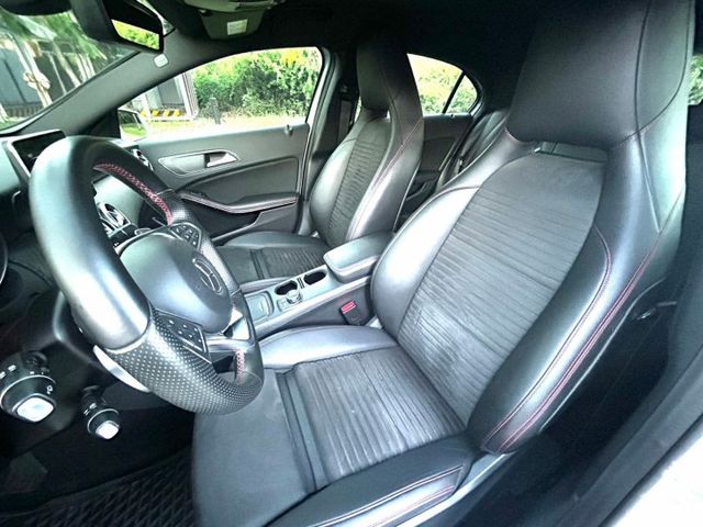 一手車/原鈑件/AMG/小改款/LED頭燈/換檔撥片/自動停車/倒車顯影/分區溫控/記憶電動跑車椅  第17張相片