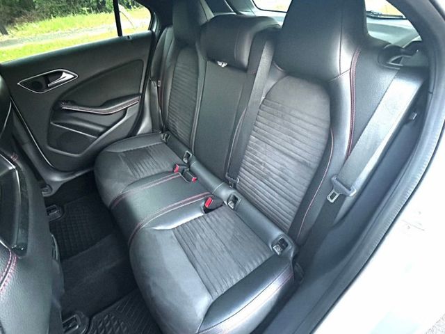 一手車/原鈑件/AMG/小改款/LED頭燈/換檔撥片/自動停車/倒車顯影/分區溫控/記憶電動跑車椅  第18張相片