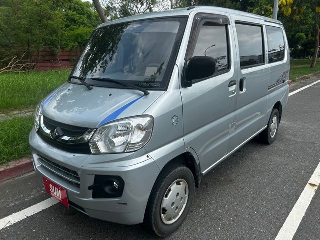一手車/原鈑件/8人座/低里程僅跑7萬/可全額貸款  第3張相片