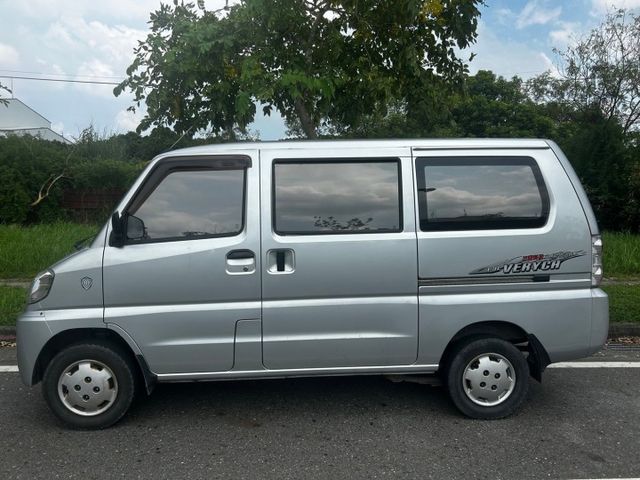 一手車/原鈑件/8人座/低里程僅跑7萬/可全額貸款  第4張相片