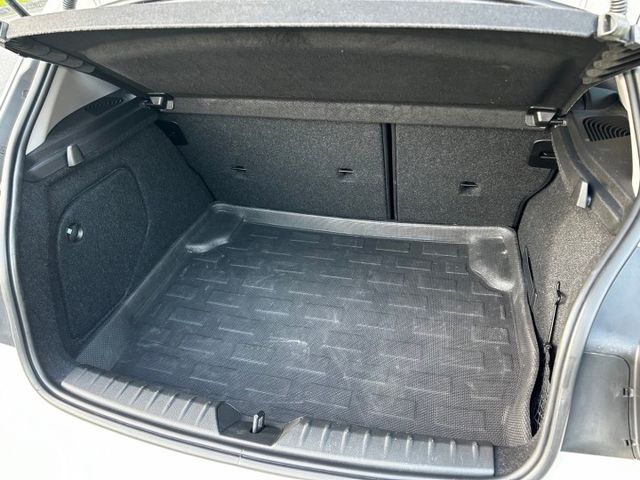 一手車/原鈑件/低里程/HID頭燈/6安/雙前電動記憶座椅/倒車顯影/內外氣氛漂亮/可全額貸款  第20張相片