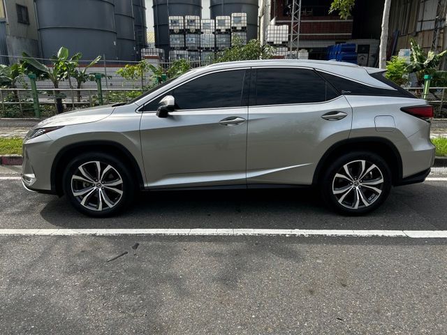 一手車頂級版/原鈑件/ACC跟車/AEB主動煞停/盲點/車偏/車道維持/LED頭燈/免鑰匙/天窗/抬顯  第4張相片