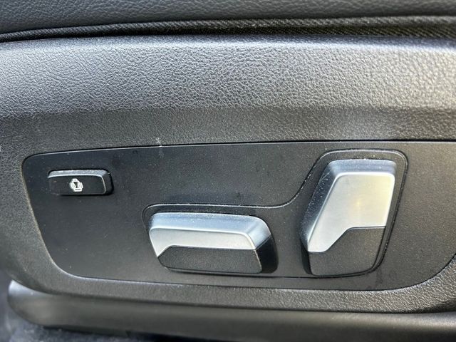 總代理/5AT/原鈑件/KEYLESS GO/LED頭燈/數位虛擬儀錶/雙前電動椅/電尾門  第18張相片