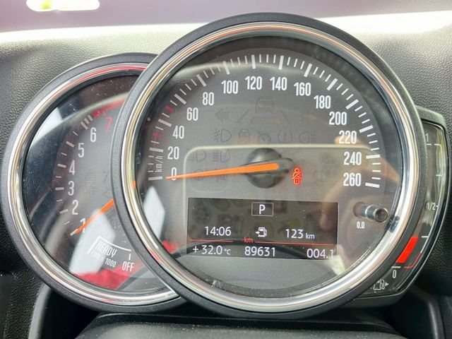 一手車原鈑件/低里程/6安/觸控式螢幕主機/倒車顯影/電尾門/藍芽音樂  第10張相片