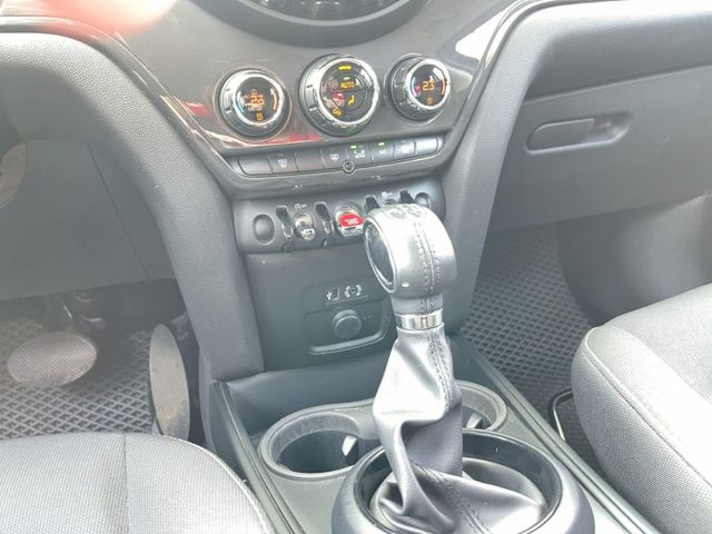 一手車原鈑件/低里程/6安/觸控式螢幕主機/倒車顯影/電尾門/藍芽音樂  第12張相片