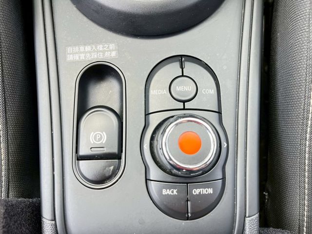一手車原鈑件/低里程/6安/觸控式螢幕主機/倒車顯影/電尾門/藍芽音樂  第13張相片