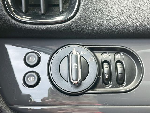一手車原鈑件/低里程/6安/觸控式螢幕主機/倒車顯影/電尾門/藍芽音樂  第15張相片