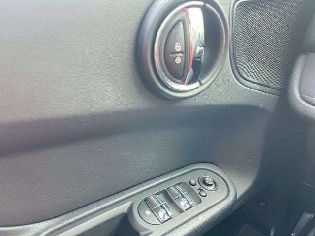 一手車原鈑件/低里程/6安/觸控式螢幕主機/倒車顯影/電尾門/藍芽音樂  第16張相片