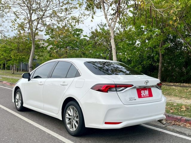原鈑件/低里程僅跑4萬/AEB緊急煞車/ACC跟車/感應式大燈/倒車顯影/藍芽音樂  第5張相片