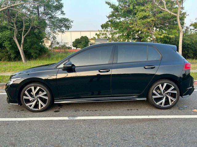 R-LINE一手車/只跑3000/原廠保固/原鈑原漆/HK環繞音響/多色氣氛燈  第4張相片