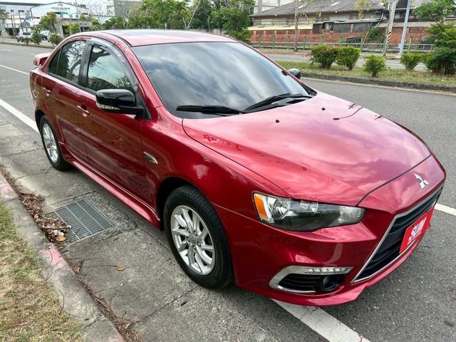 io版/跑車椅/空力套件/定速/換檔撥片/倒車顯影/天窗/可全額貸款  第1張相片