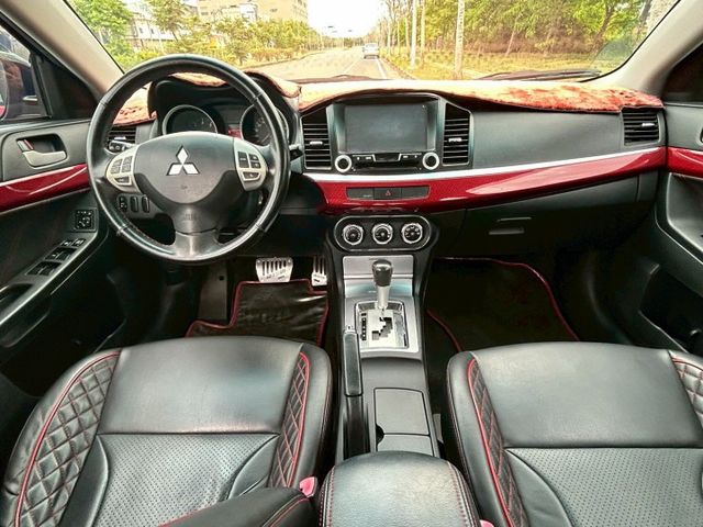io版/跑車椅/空力套件/定速/換檔撥片/倒車顯影/天窗/可全額貸款  第8張相片
