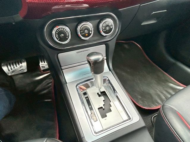 io版/跑車椅/空力套件/定速/換檔撥片/倒車顯影/天窗/可全額貸款  第11張相片