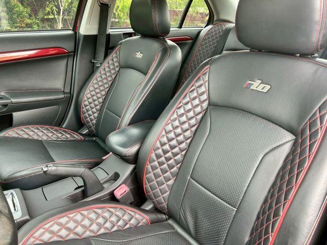 io版/跑車椅/空力套件/定速/換檔撥片/倒車顯影/天窗/可全額貸款  第17張相片