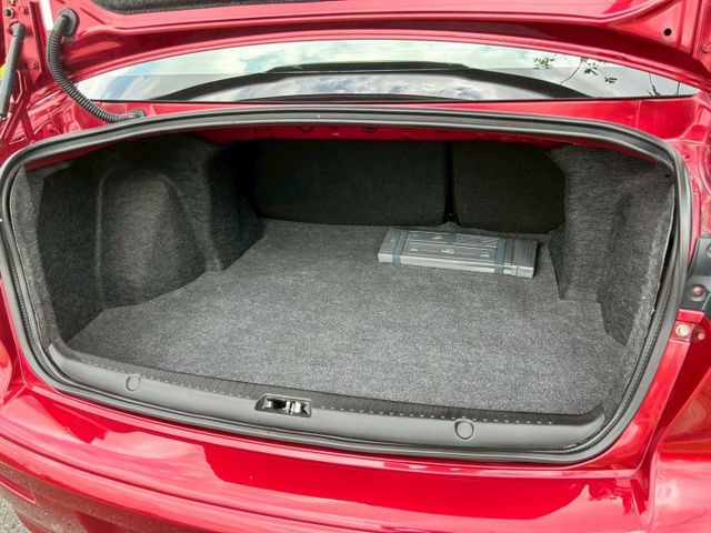 io版/跑車椅/空力套件/定速/換檔撥片/倒車顯影/天窗/可全額貸款  第20張相片