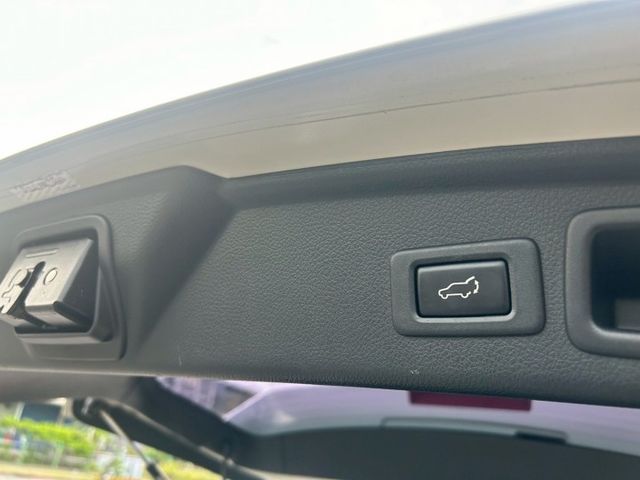 一手車/頂級XT-P/原鈑件/免鑰匙/天窗/電尾門/電動椅/4WD/HID頭燈/升級安卓機/定速/換檔撥片  第17張相片