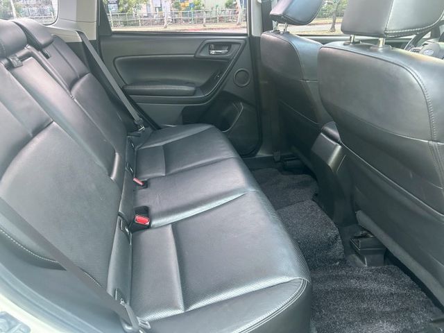 一手車/頂級XT-P/原鈑件/免鑰匙/天窗/電尾門/電動椅/4WD/HID頭燈/升級安卓機/定速/換檔撥片  第19張相片