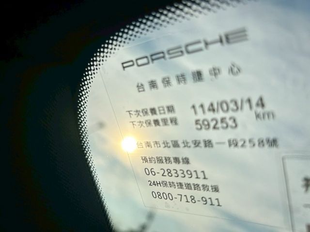 18領牌一手車/原廠保養/低里程僅跑5萬/原鈑件/14向電動椅/免鑰匙/HID主動轉向頭燈/觸控式螢幕含CARPLAY  第13張相片