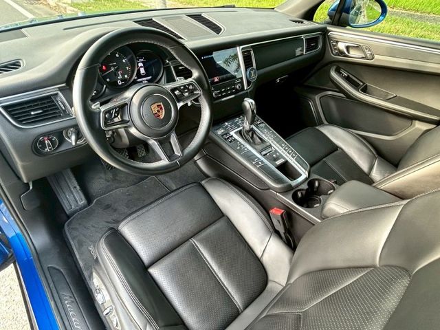 18領牌一手車/原廠保養/低里程僅跑5萬/原鈑件/14向電動椅/免鑰匙/HID主動轉向頭燈/觸控式螢幕含CARPLAY  第19張相片