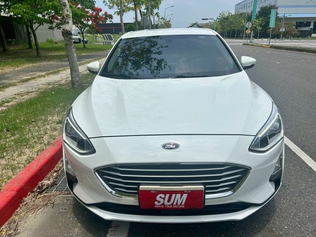 一手車/低里程/6安/定速/倒車顯影/觸控式影音螢幕/CARPLAY/AUTOHOLD/雙區溫控  第2張相片