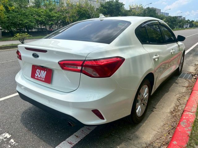 一手車/低里程/6安/定速/倒車顯影/觸控式影音螢幕/CARPLAY/AUTOHOLD/雙區溫控  第5張相片