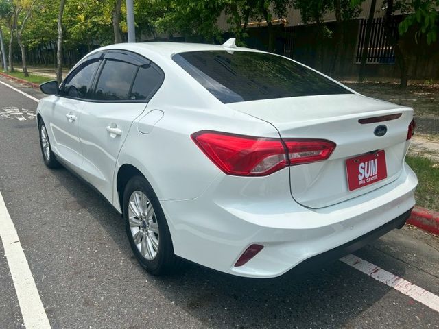 一手車/低里程/6安/定速/倒車顯影/觸控式影音螢幕/CARPLAY/AUTOHOLD/雙區溫控  第7張相片