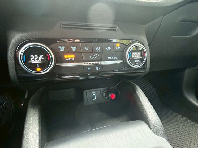 一手車/低里程/6安/定速/倒車顯影/觸控式影音螢幕/CARPLAY/AUTOHOLD/雙區溫控  第13張相片