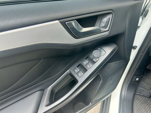 一手車/低里程/6安/定速/倒車顯影/觸控式影音螢幕/CARPLAY/AUTOHOLD/雙區溫控  第17張相片