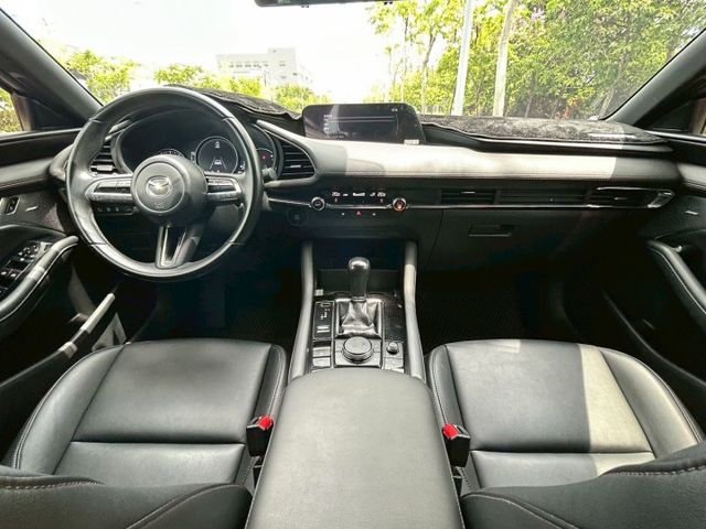 一手車/BOSE旗艦版/原鈑件低里程/ACC跟車/盲點/免鑰匙/360環景/LED頭燈/觸控式螢幕/CARPLAY/抬顯  第9張相片