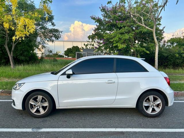 小改款1.0渦輪/6安/倒車顯影/內外氣氛漂亮/稅金最低的安全性小車/可全額貸款  第4張相片