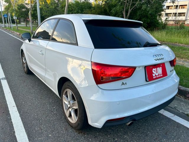 小改款1.0渦輪/6安/倒車顯影/內外氣氛漂亮/稅金最低的安全性小車/可全額貸款  第6張相片