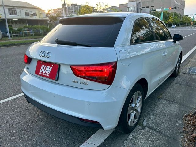 小改款1.0渦輪/6安/倒車顯影/內外氣氛漂亮/稅金最低的安全性小車/可全額貸款  第8張相片