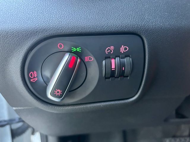 小改款1.0渦輪/6安/倒車顯影/內外氣氛漂亮/稅金最低的安全性小車/可全額貸款  第14張相片
